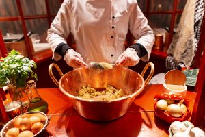 Da descoberta dos mares gelados à mesa brasileira: A incrível jornada do bacalhau e seu papel na gastronomia nacional.